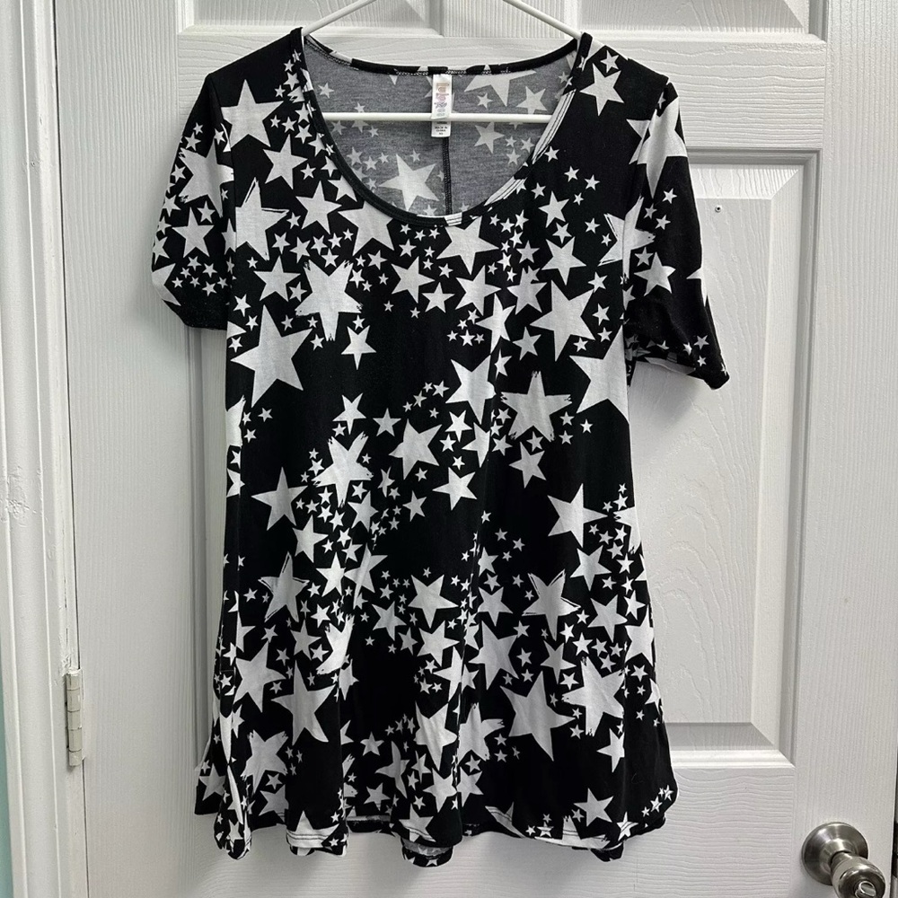 Lularoe Women’s Size XS Black White Stars Short Sleeve Tshirt
